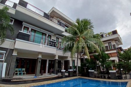 Jual Rumah Mewah di Kebon Jeruk Jakarta Barat, Kondisi Furnish Private Pool