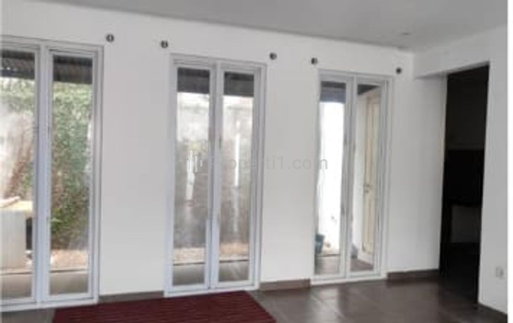 Dijual Rumah 3 Lantai di Jalan Mampang Prapatan, Jakarta Selatan