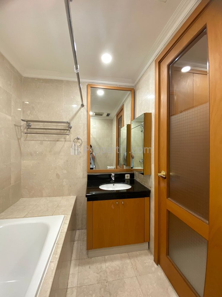 For Rent Apartment Sudirman Mansion 3+1BR Fully Furnished Private Lift