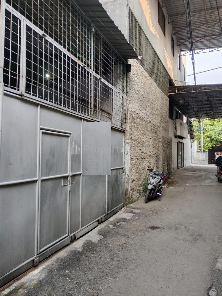 Dijual Gudang Ex Pembuatan Karton Lokasi di Padamulya Tambora Jakarta Barat Siap Pakai