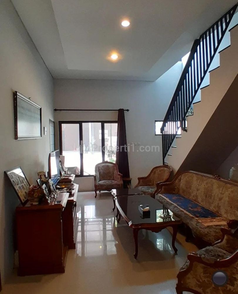 Dijual Rumah Dalam 2 Lantai Komplek di Jalan Raya Gunung, Cirendeu, Tangerang Selatan