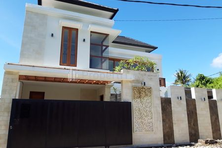 Dijual Rumah Villa 2 Lantai 2 Kamar Tidur Free Pool di Ketewel Gianyar Bali