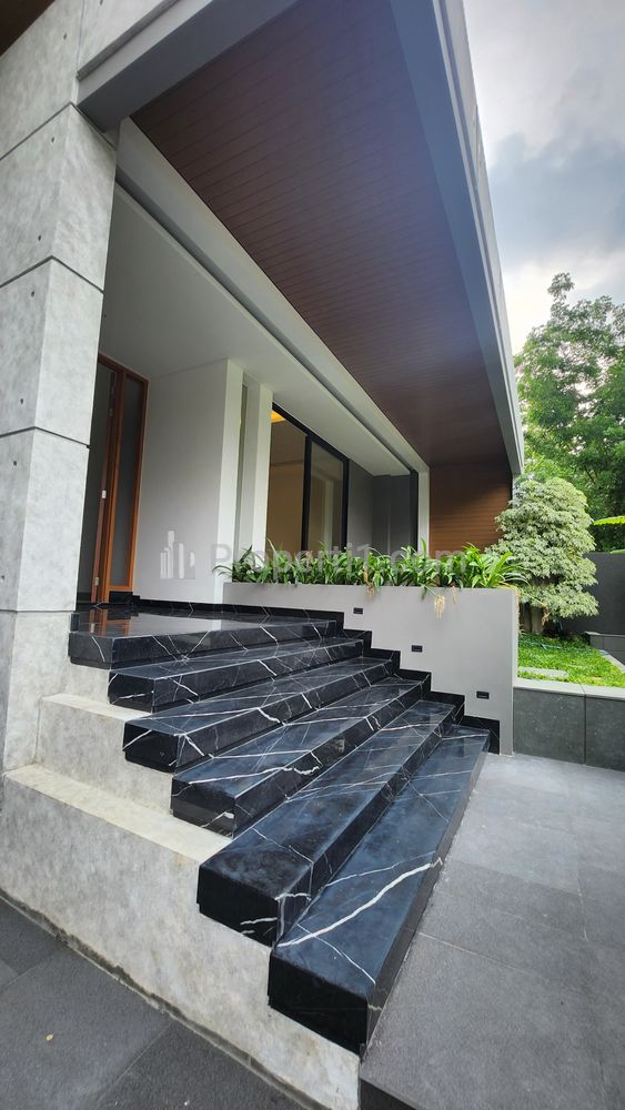 Dijual Rumah Baru Pakuwon Indah Imperial Golf Surabaya Dekat Graha Family, Citraland, Pakuwon Mall, Bukit Darmo Golf