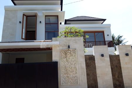 Dijual Villa 2 Lantai 3 Bedroom di Ketewel Gianyar Badung Bali