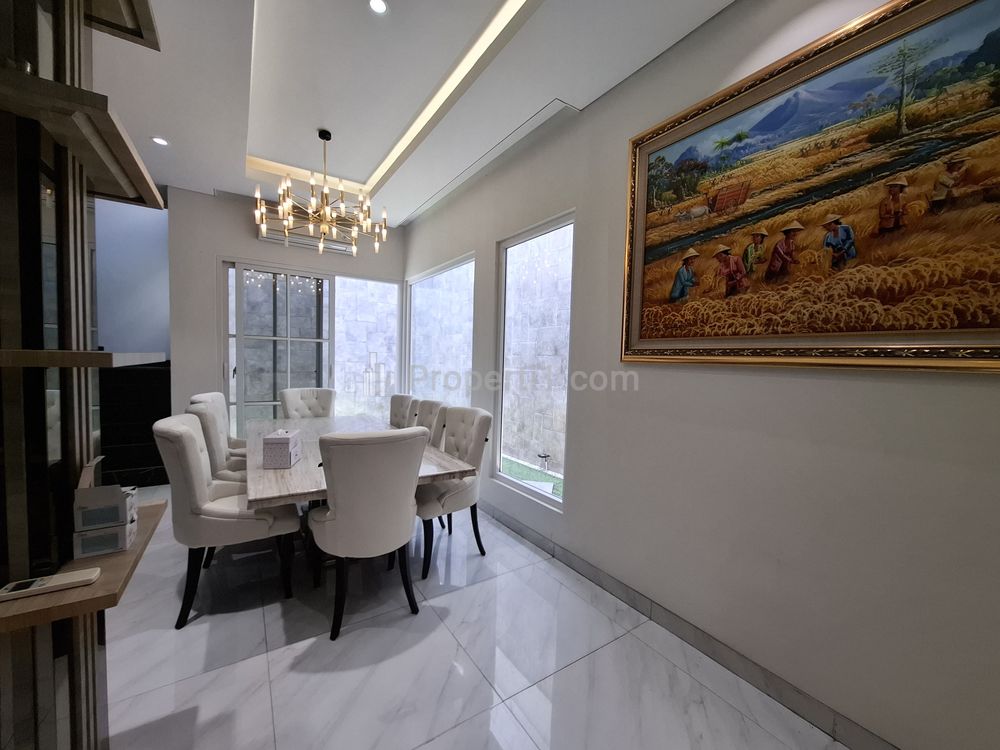 Dijual Rumah Mewah PHG Gading Serpong Tangerang Furnished Depan Clubhouse