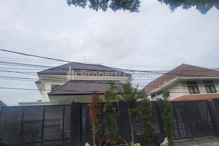 Jual Rumah Mewah Baru Ada Kolam Renang di Menteng Jakarta Pusat