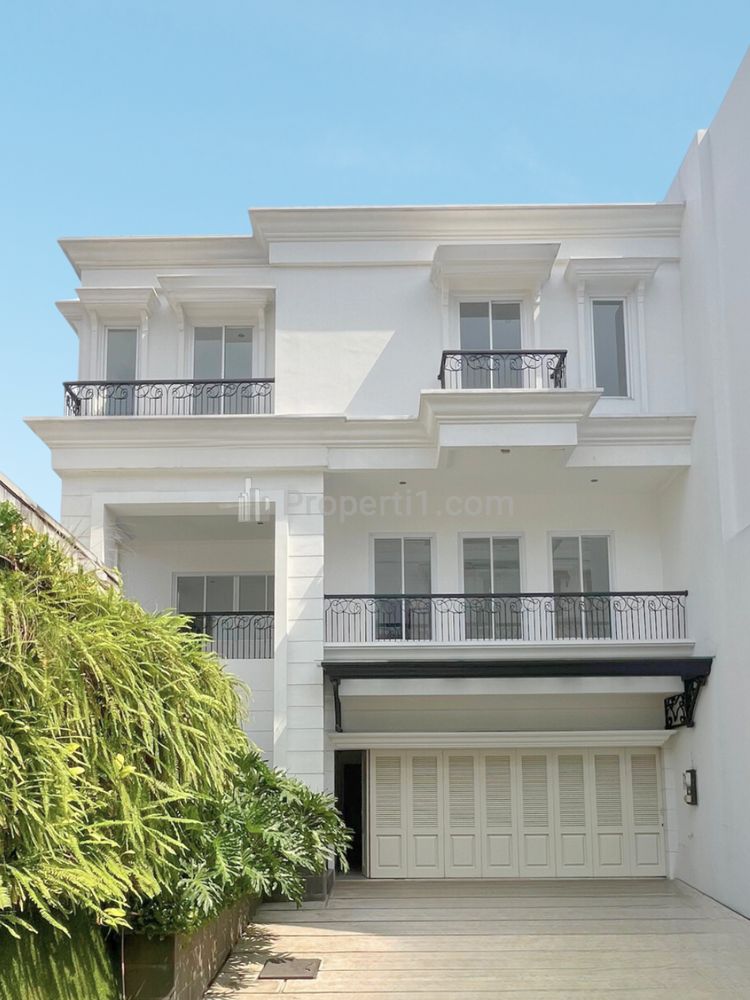 Dijual Rumah 3 Lantai + Private Lift + Rooftop di Mansion 8 Cilandak