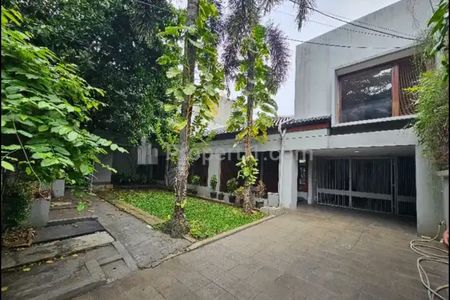 Sewa Rumah Siap Huni di Kertanegara, Ada Kolam Renang, Dekat Senopati, Gunawarman, Tendean, Kebayoran Baru, Jakarta Selatan