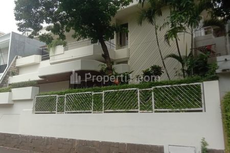 Dijual Rumah di Jl. Simprug Permata, Kebayoran Lama, Jakarta Selatan