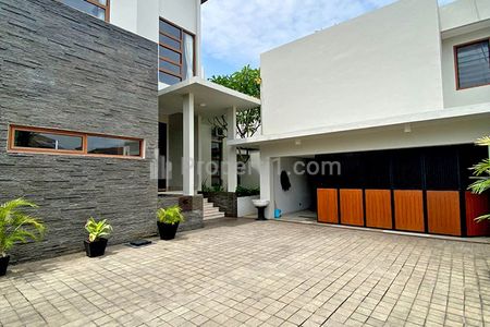 Disewakan Compound House di Kemang Jakarta Selatan STD443