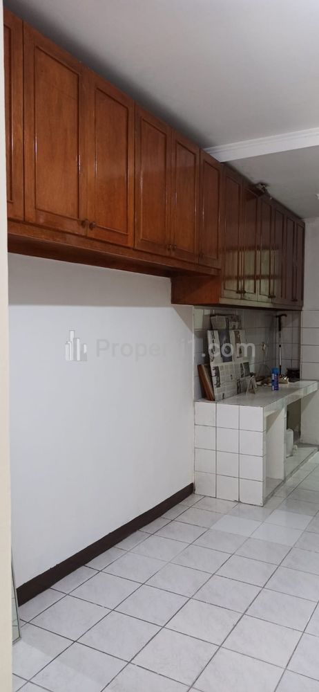 Dijual Rumah Semi Furnished Hadap Timur di Jelambar, Jakarta Barat