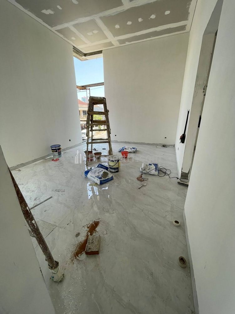 Rumah Dijual Baru Gress Sutorejo Indah Surabaya Modern Tropical