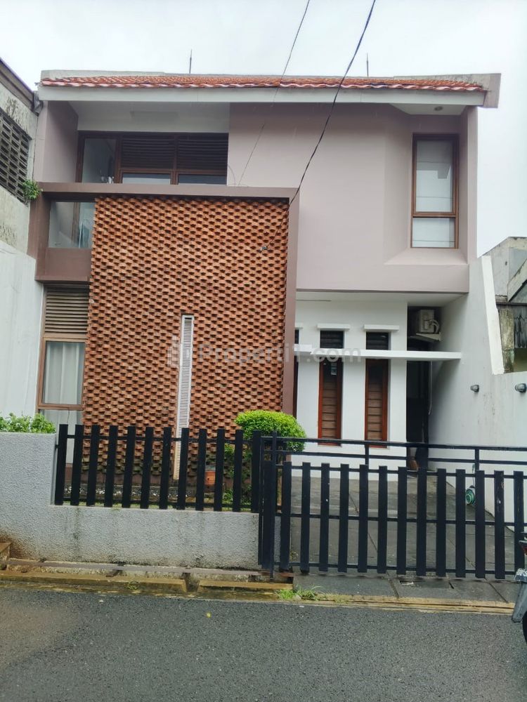 Dijual Rumah Komplek Strategis Dekat Pakubuwono di Cipulir, Kebayoran Lama, Jakarta Selatan