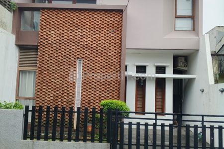 Dijual Rumah Komplek Strategis Dekat Pakubuwono di Cipulir, Kebayoran Lama, Jakarta Selatan