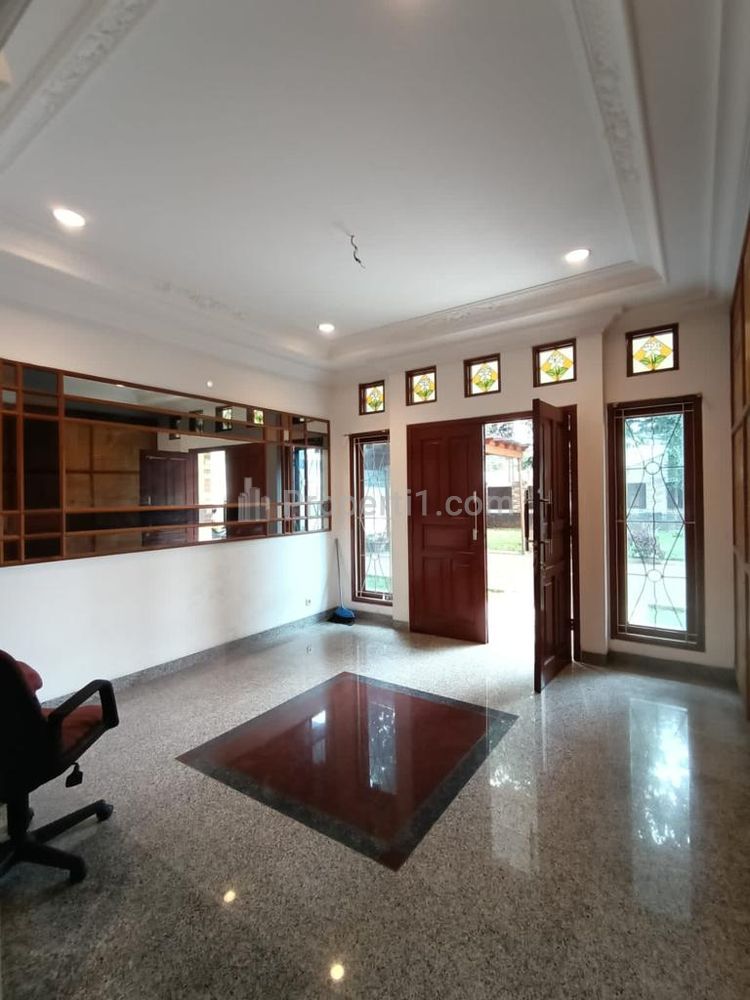 Dijual Rumah di Jalan Moh. Kahfi Raya, Jagakarsa, Jakarta Selatan
