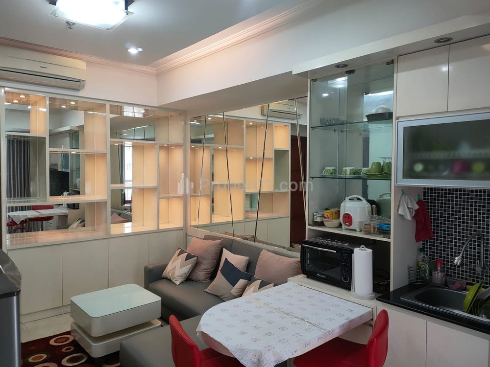 Disewakan Apartemen Royal Mediterania Garden, 2+1BR Furnish Luas 53,5 m2