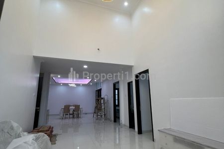 Disewakan Rumah South Emerald Mansion Citraland Surabaya FULL FURNISHED Baru + ELEKTRONIK - Lokasi TerDEPAN Dekat GWalk, Sekolah Ciputra, SIS