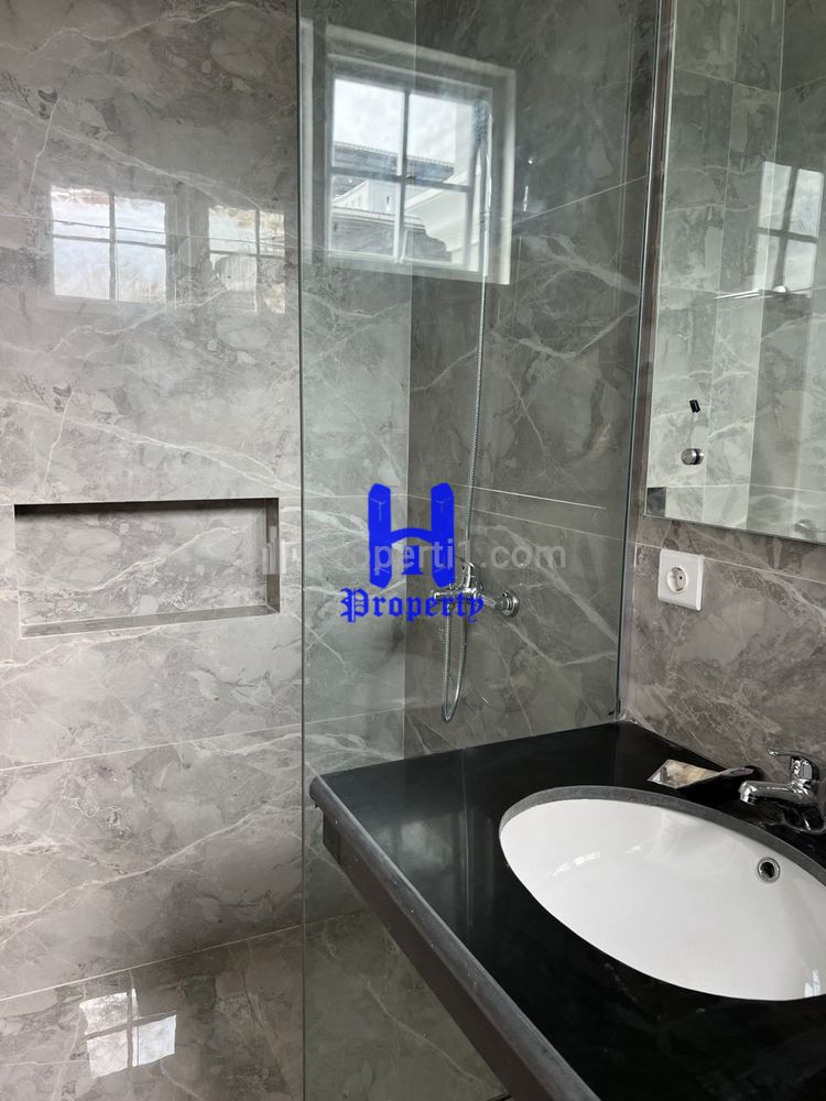 Dijual Rumah Hook 2 Tingkat di Komplek Citraland Gama City Medan Cluster Pasadena