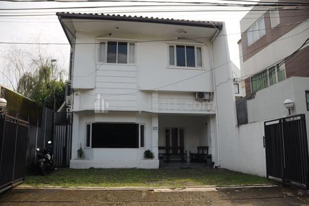 Dijual Rumah Komersial (Cocok untuk Home Office), Lokasi di Pejaten Barat, Pasar Minggu, Jakarta Selatan