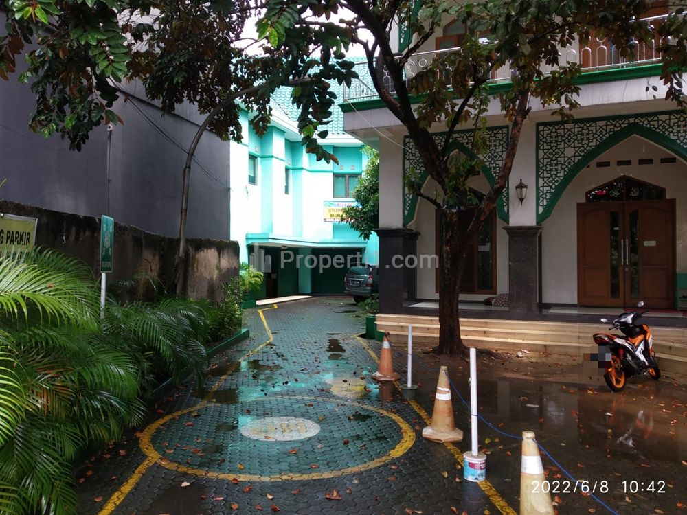 Dijual Gedung di Jalan Perjuangan, Kebon Jeruk, Jakarta Barat