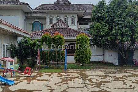 Dijual Tanah Strategis Bonus Rumah Mewah Mediterania Taman Luas di Cireundeu, Ciputat Timur, Tangerang Selatan, Banten