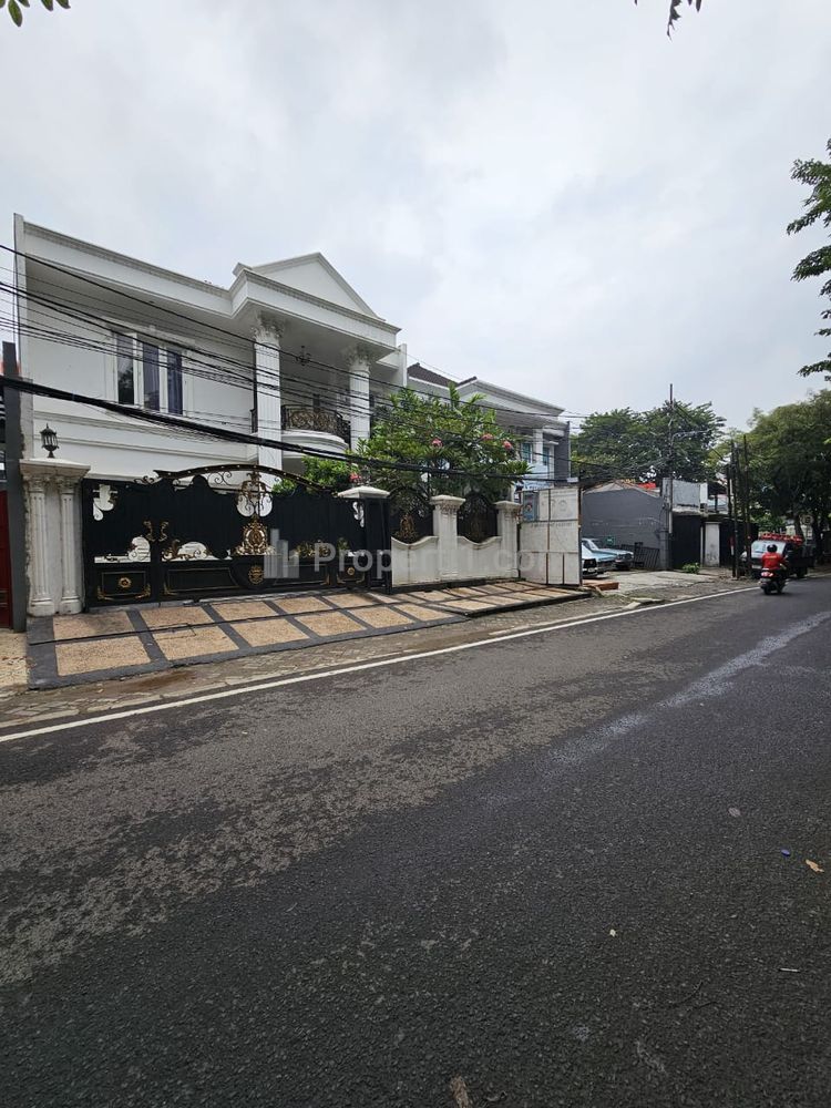 Sewa Murah Rumah Mewah Ada Kolam Renang di Tebet Barat, Dekat Soepomo, Saharjo, Jakarta Selatan