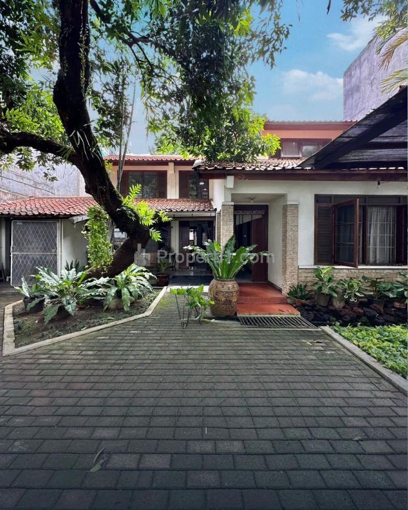 Dijual Rumah Besar dan Asri di Area Cilandak, Jakarta Selatan