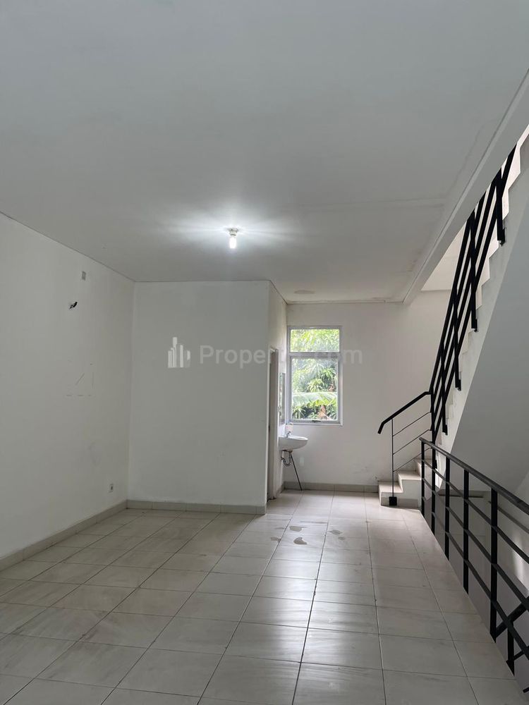 Dijual Ruko 3 Lantai Strategis Kondisi Terawat Lokasi BSD City Tangerang Selatan