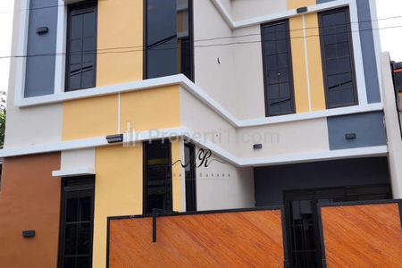 Rumah Dijual 2 Lantai 3 Kamar Tidur Full Renovasi Luas 72m2 Siap Huni