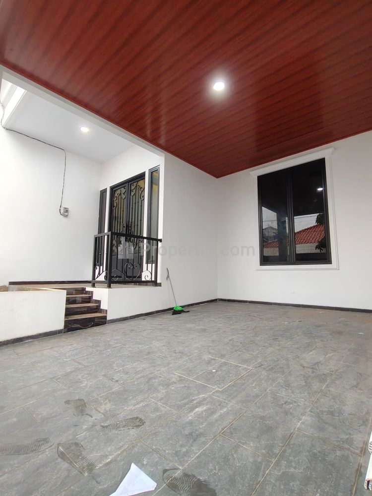 Dijual Rumah Baru Modern Classic di Kalisari Jakarta Timur