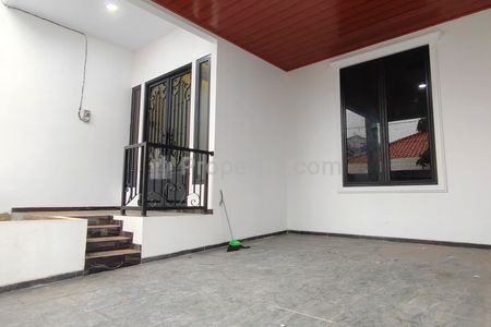 Dijual Rumah Baru Modern Classic di Kalisari Jakarta Timur