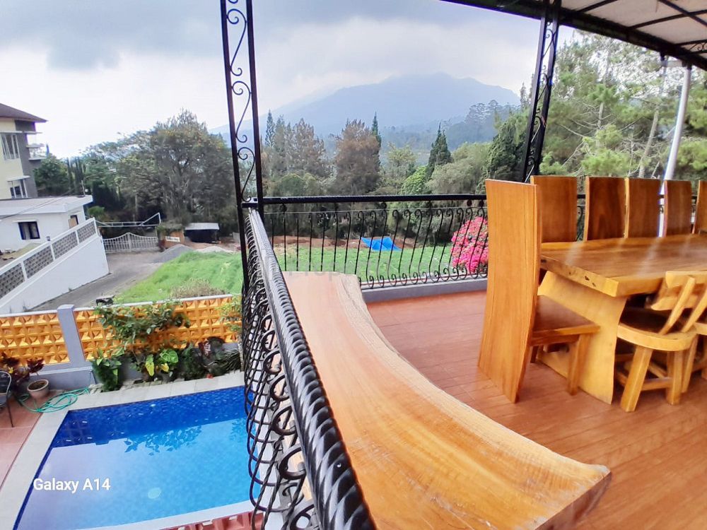 Sewa Villa Dinar Mountain View di Villa Istana Bunga Lembang Bandung Dekat Lembang Park & Zoo, Dusun Bambu, Curug Pelangi, Floating Market