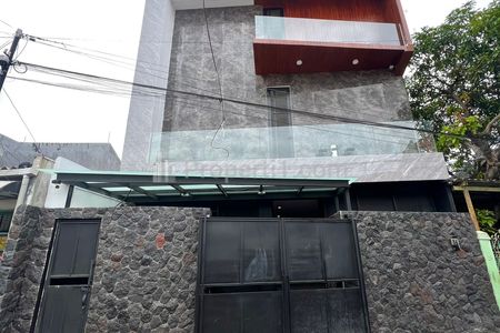 Dijual Kost Aktif Tengah Kota Full Penghuni, Penghasilan 100 Juta Lebih Tiap Bulan, Lokasi di Surabaya