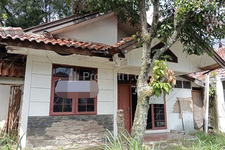 Dijual Rumah Bangunan Rusak Hitung Tanah Saja di Permata Arcamanik Bandung