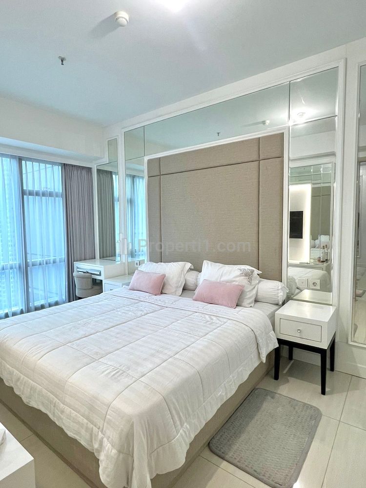 Sewa Apartemen La Riz Mansion Pakuwon Mall 2 Kamar Tidur Furnished Modern Akses Mall, PTC, Supermall