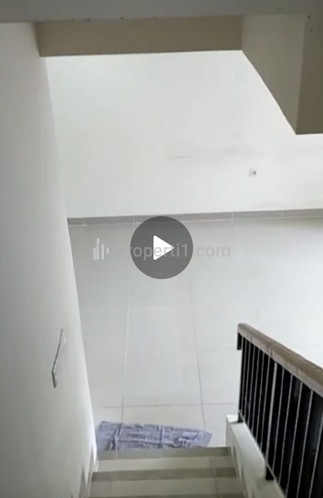 Disewakan Rumah Tinggal 2 Lantai Sudah Semi Furnished Harga Murah di Thompson Gading Serpong