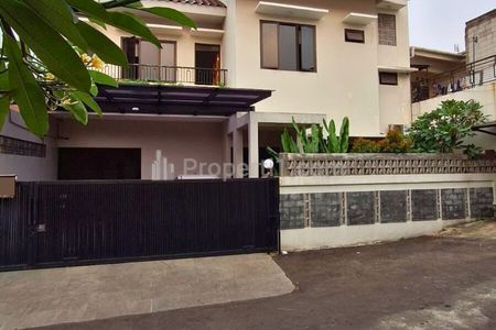 Dijual Rumah 2 Lantai SHM di Jalan Singgalang Kota Depok