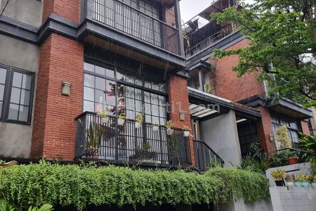 Jual Rumah Mewah, Private Pool di Townhouse, Lokasi di Cipete Jakarta Selatan