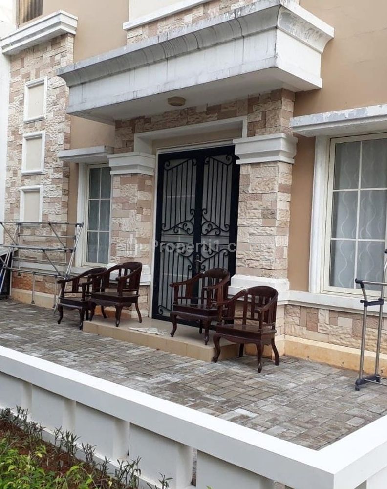 Jual Rumah 2 Lantai di Komplek Greenlake Europe Tangerang