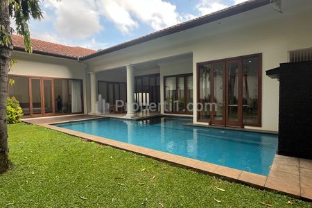 Disewakan Rumah Besar dengan Pool dan Garden, Lokasi di Kemang Jakarta Selatan