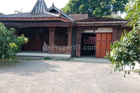 Jual Rumah Joglo Bonus Usaha Konveksi di Karanganyar Kota