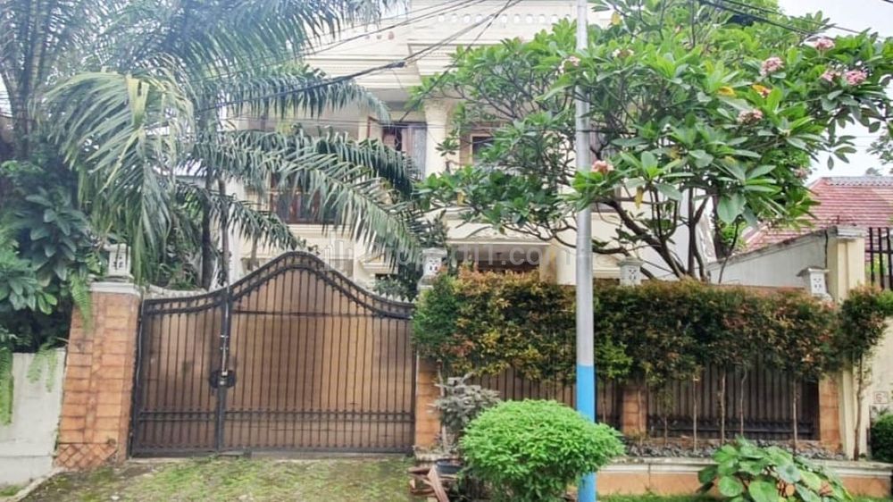 Sewa Murah Rumah di Menteng, Akses Dua Mobil Lega, Suasana Tenang Aman, Dekat Teuku Umar, Rasuna Said, Suwiryo, Jakarta Pusat