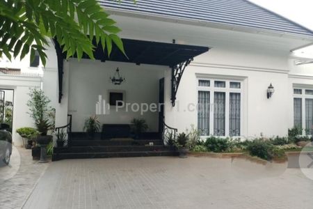 Jual Rumah Mewah Baru Nego, Ada Kolam Renang, di Jalan Cimahi, Menteng, Jakarta Pusat