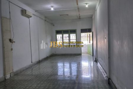 Dijual/Disewakan Ruko Siap Huni di Jalan Malaka (Simp Jl. Thamrin dan Jl. Jambi), Medan