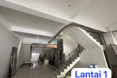 Sewa Bangunan 4,5 Lantai di Jalan Dharmahusada Sederetan dengan Depot Bu Rudy Dharmahusada Surabaya Timur Cocok Buat Kantor dan Klinik Kecantikan