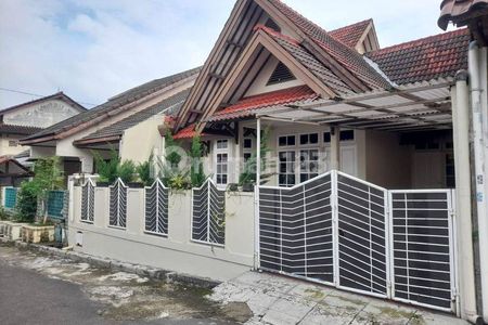 Rumah Dijual Lokasi Strategis Dalam Komplek di Cinere Depok