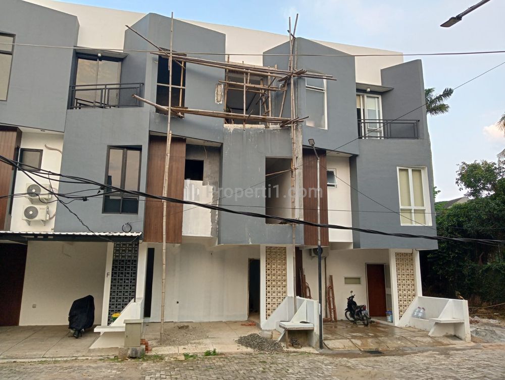 Dijual Rumah Mewah Tanpa DP Siap Huni Dekat Stasiun dan MRT Lebak di Cirendeu, Tangerang Selatan