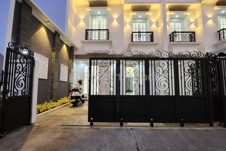 Dijual Rumah Baru Design Classic Modern di Duren Sawit Jakarta Timur