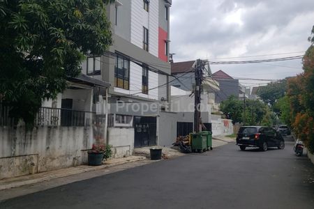 Rumah Dijual Hitung Tanah Saja di Jalan Pluit Permai, Jakarta Utara