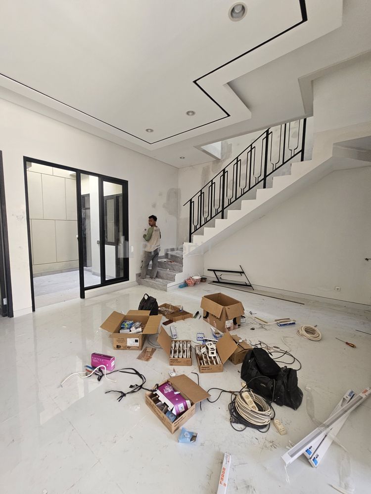 MURAH Rp 2 Milyaran Dijual Rumah Baru Darmo Permai Selatan - New Minimalis Modern 2 Lantai Dekat Pakuwon Mall, Pasar Modern, TOL Satelit, HR Muhamad